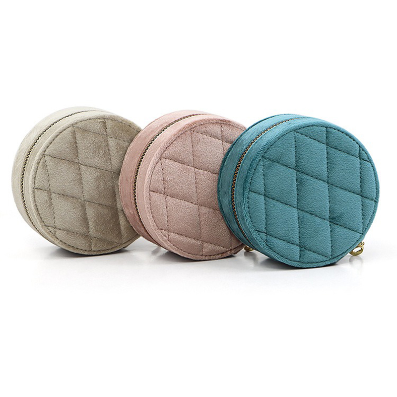 Round Diamond Velvet Travel Je - Travel Accessories Display 评论和价格
