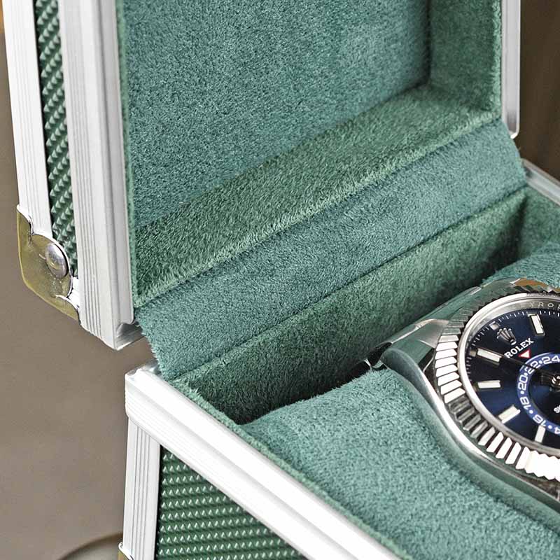Portable Aluminum Watch Boxes  - Travel Accessories Display 评论和价格