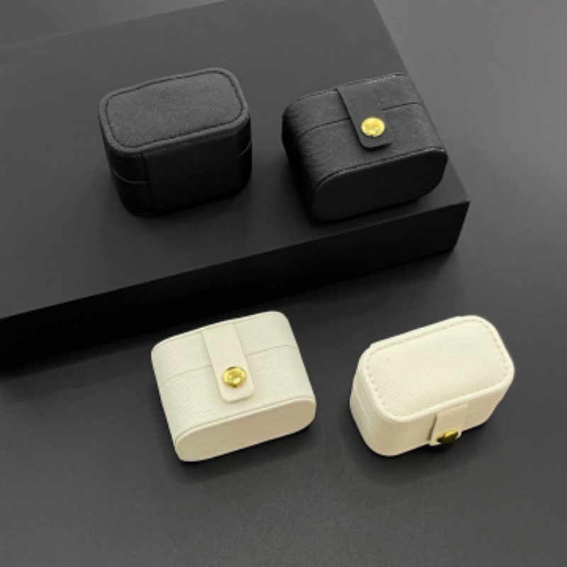 Leather Portable Jewelry Box D - Travel Accessories Display 评论和价格